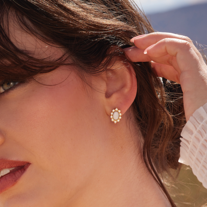 hypoallergenic opal stud wedding earrings with crystal detailing ||all