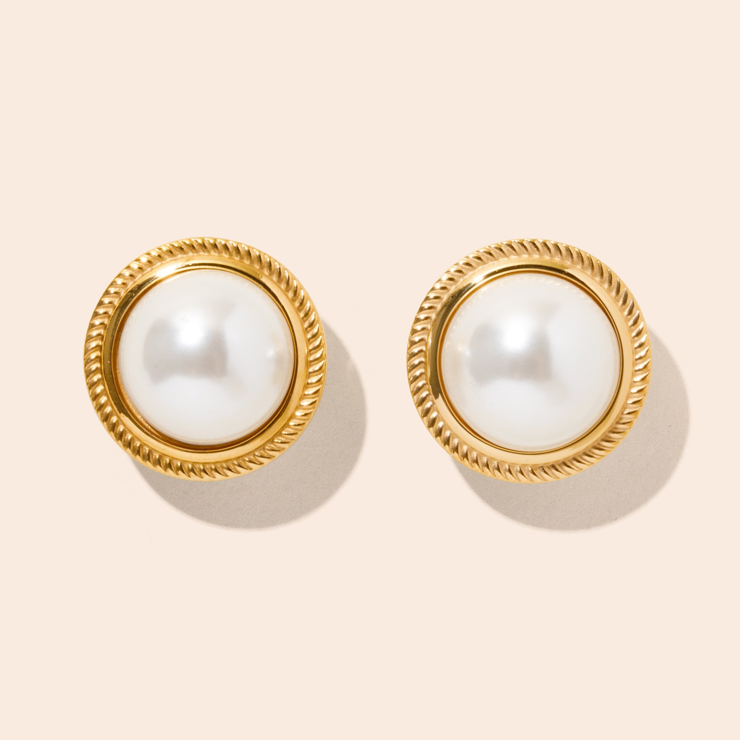 Faye Studs