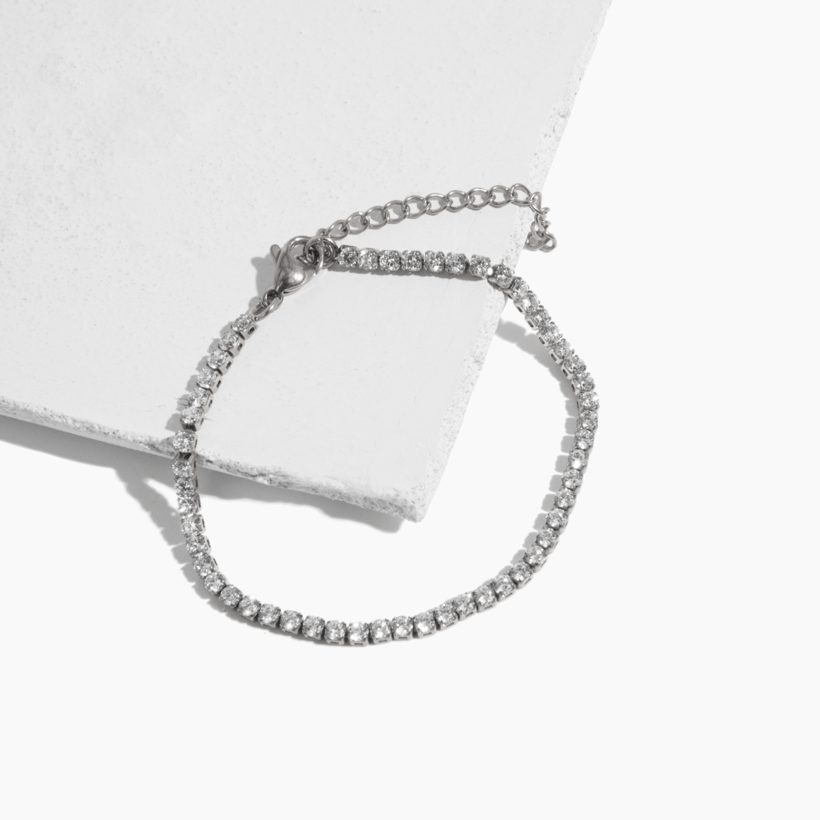 hypoallergenic tennis bracelet made with medical grade titanium || TLBTenCS